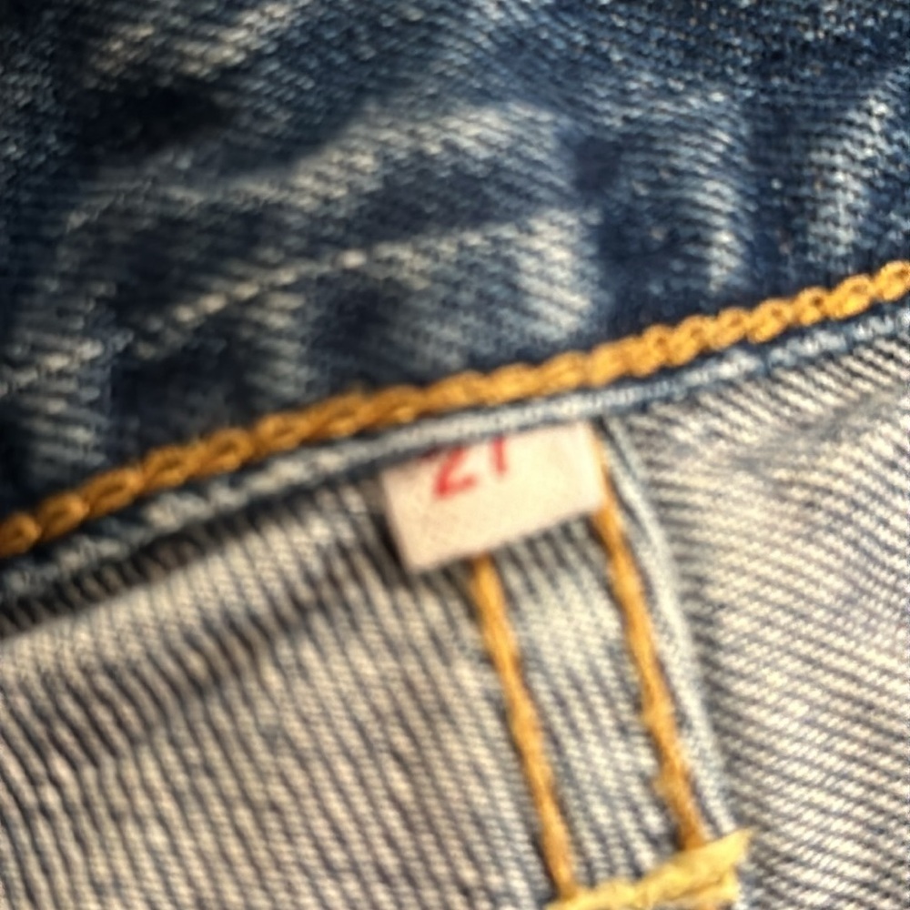 LEVI’S HIGH RISE DARK WASH 501 BUTTON FLY CUT OFF RETRO JEAN SHORTS SIZE 27 e8 - Picture 6 of 9